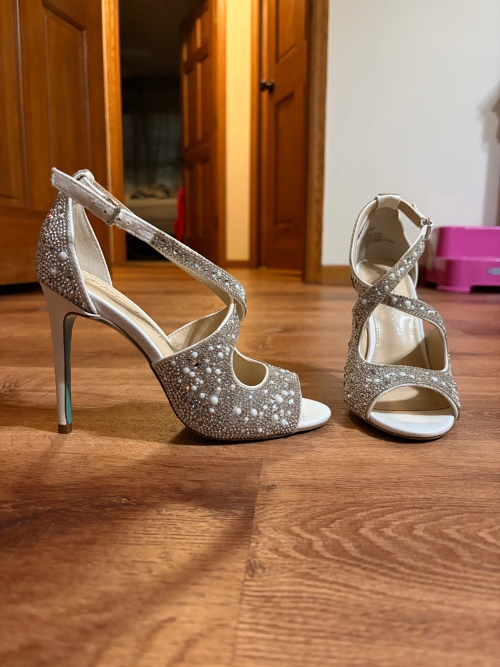 Betsey Johnson 4” Heels Shoes Silver Glitter Open Toe Rhinestone Bridal Size 6